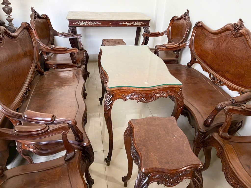 Thu mua bàn ghế gỗ
