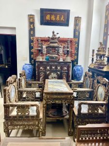 Tiềm năng từ thị trường bàn ghế gỗ cũ – Góc nhìn thực tế tại Nhà Bè