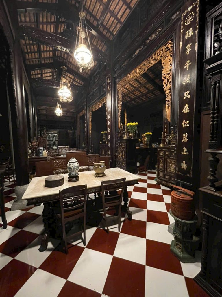 Thu mua bàn ghế gỗ tại Cần Thơ: Giải pháp tối ưu cho nội thất cũ