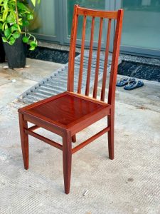 Làm sao để bàn ghế gỗ cũ bán được giá cao?