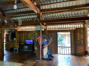 Những “kho báu” ẩn dưới mái nhà gỗ cũ