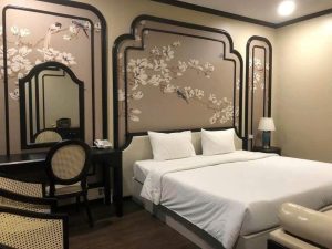 Giường ngủ, bàn ghế, tủ quần áo